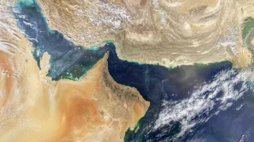 Irã ameaça fechar Estreito de Ormuz caso bloqueio naval dos EUA persista