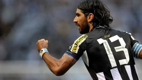 Ídolo uruguaio Loco Abreu anuncia retorno aos gramados aos 48 anos