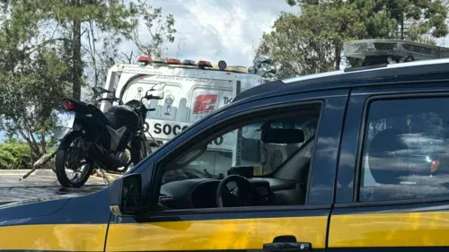 PRF apreende moto após homem realizar manobra 'superman' em rodovia de SC