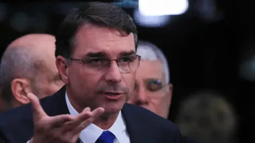 Flávio Bolsonaro anuncia PEC para proibir reeleição presidencial no Brasil