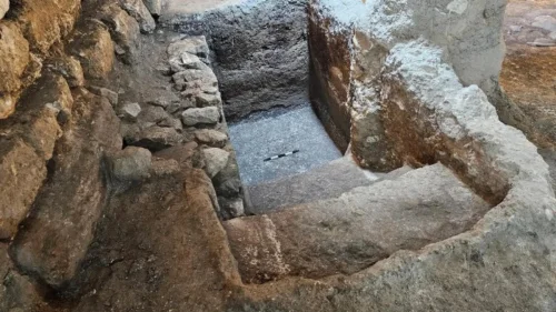 Banho ritual judaico de 2 mil anos é descoberto intacto em Jerusalém