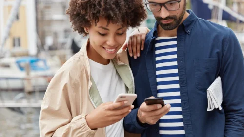 Pesquisa revela que 90% dos brasileiros pesquisam produtos após ver anúncios no celular