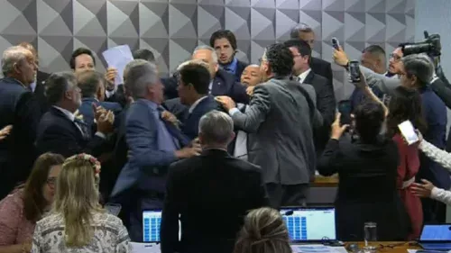 Cenas de tumulto na CPMI do INSS reacendem debate sobre violência na política