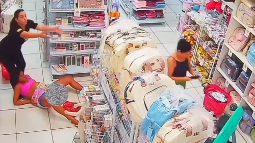 Mulher dá à luz dentro de loja de artigos infantis no centro do Recife