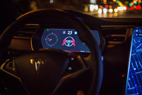 Tesla evita suspensão na Califórnia após remover termo 'Autopilot' de marketing