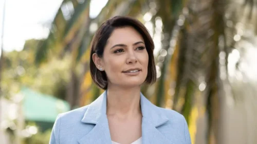 Michelle Bolsonaro pede orações para ex-presidente antes de cirurgia em Brasília