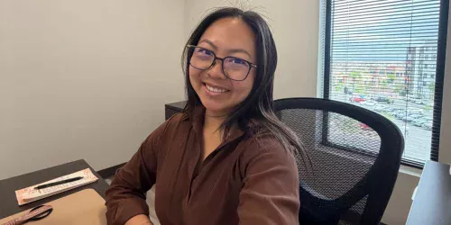 Candidata consegue emprego após enviar currículo por correio com carta 'cringey'