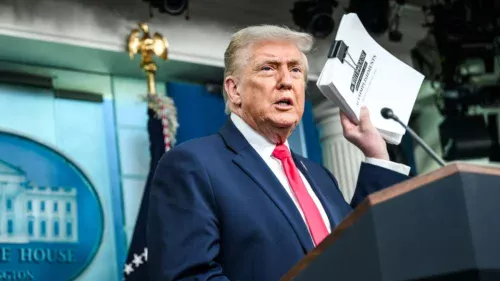 Trump ameaça impor identificação eleitoral por ordem executiva nos EUA