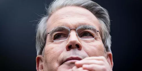 Secretário do Tesouro dos EUA diz que Trump quer anexar Groenlândia para evitar guerra