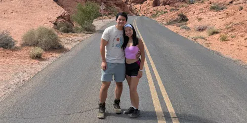 Empreendedores faturam US$ 7 milhões com negócio de protetor solar enquanto viajam o mundo