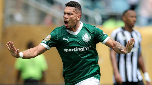 Médico do Palmeiras confirma cirurgia em Paulinho após Mundial de Clubes