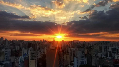 Temporal com ventos de até 98 km/h deixa 600 mil sem luz e cancela 167 voos em SP