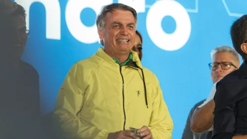 Ex-presidente Jair Bolsonaro é diagnosticado com pneumonia viral em Brasília
