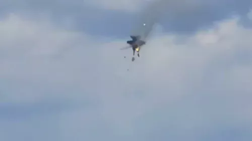 O momento exato em que dois jatos colidem durante show aéreo nos EUA: veja o vídeo
