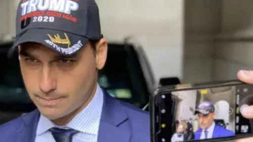 O verdadeiro motivo por trás do pedido da PGR para condenar Eduardo Bolsonaro