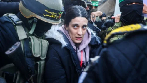 Israelenses enfrentam desafio de retomar vida após guerra com sensação de "balagan" no Oriente Médio