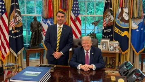 Foto de Flávio com Trump escancara submissão e síndrome de vira-lata bolsonarista