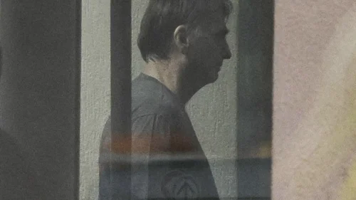 Bolsonaro tenta violar tornozeleira eletrônica com ferro de solda