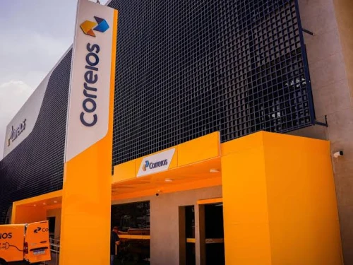 Correios aprovam plano com demissões e fechamento de agências