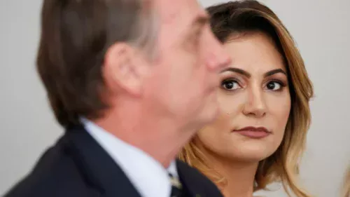 Michelle Bolsonaro questiona tempo de socorro após queda de ex-presidente na PF