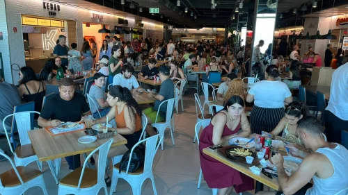 Cariocas buscam shoppings para fugir de calor que atinge quase 40°C no Rio