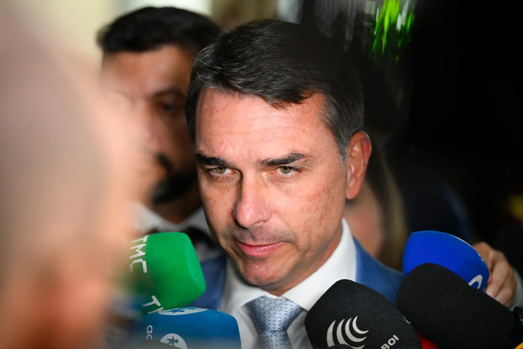 Flávio lidera parcial do exterior com 49,42% veja os votos